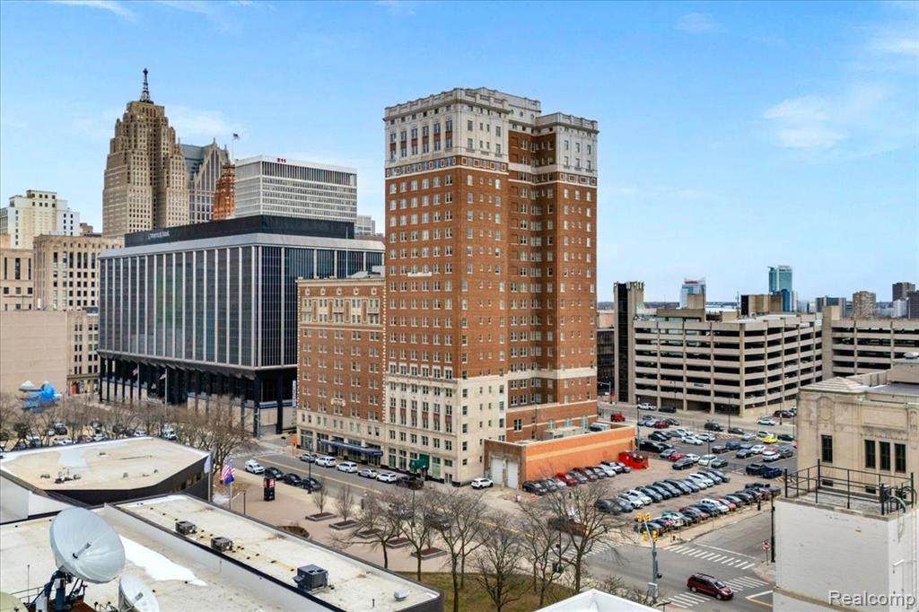 525 Lafayette Boulevard - Photo 1