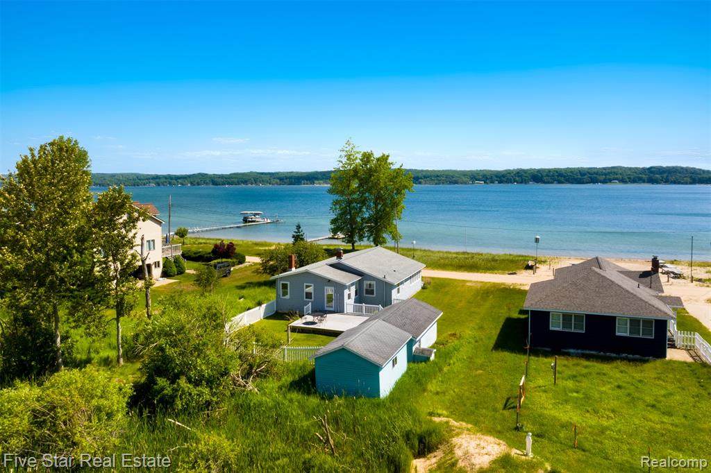 2588 Lakeview Road - Photo 1