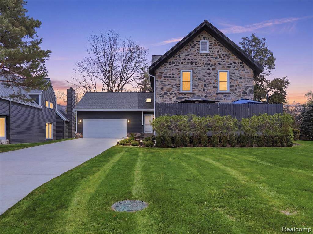 7475 Pinehurst Circle - Photo 1