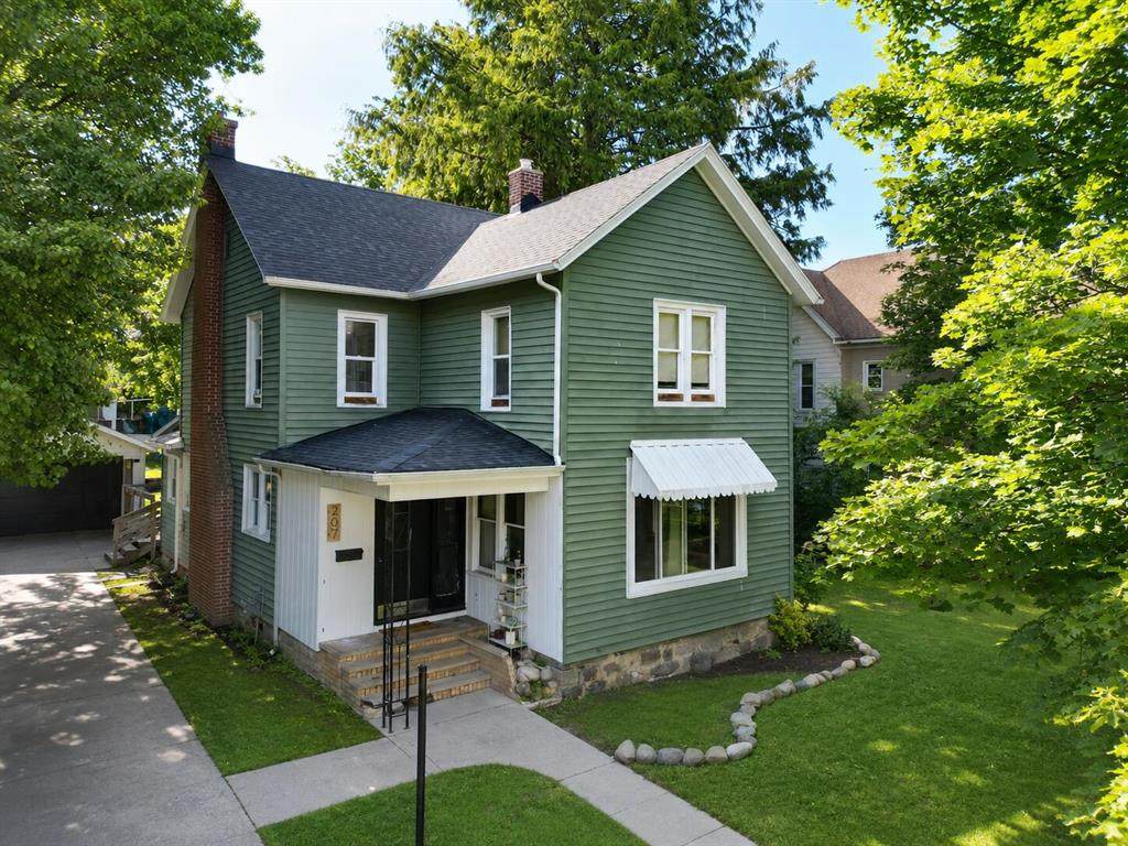 207 Barry Street - Photo 1