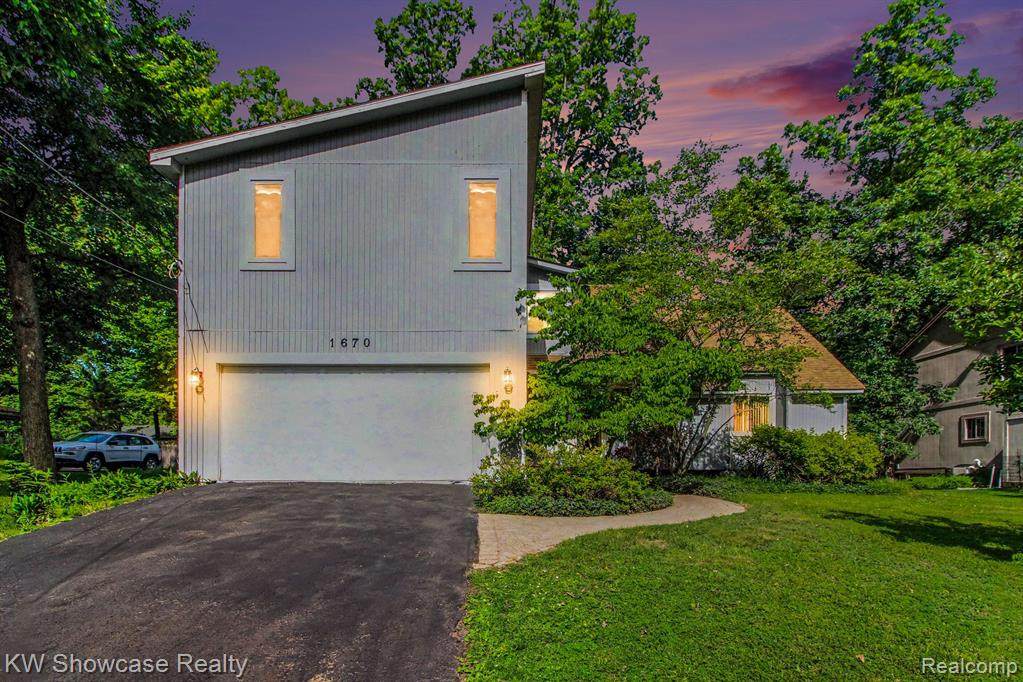 1670 Post Avenue - Photo 1