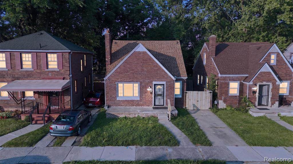 5566 Lakepointe Street - Photo 1