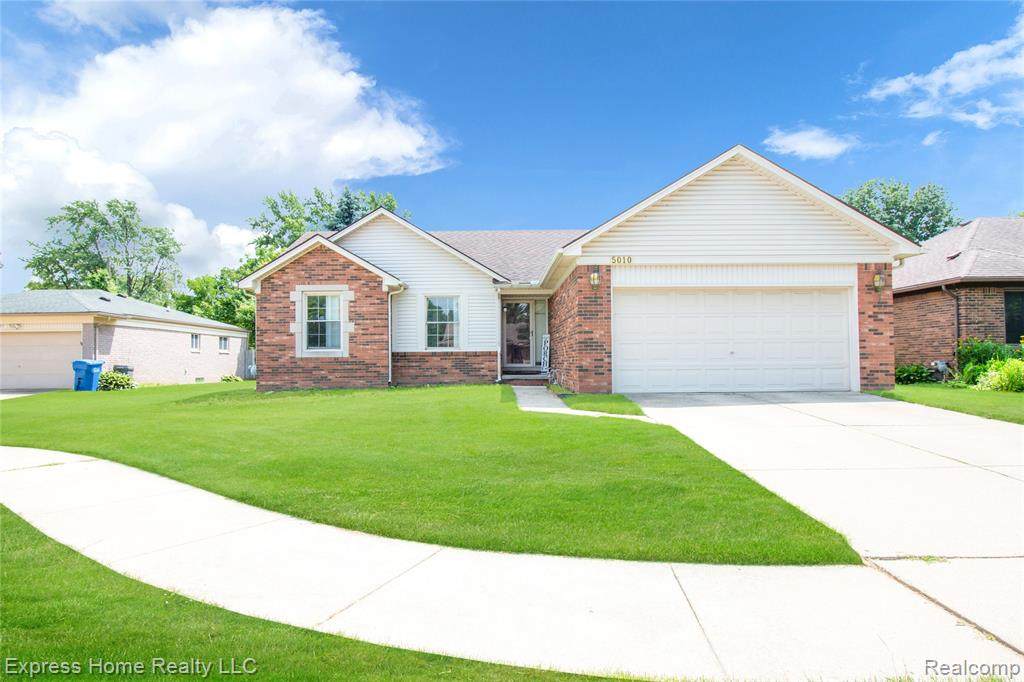 5010 Kelly Drive - Photo 1