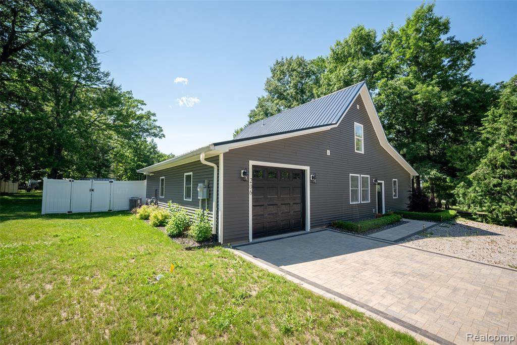 206 Joliet Avenue - Photo 1