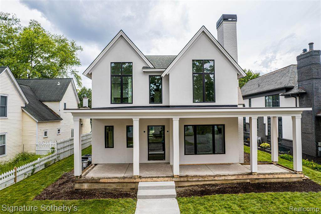 572 Stanley Boulevard - Photo 1