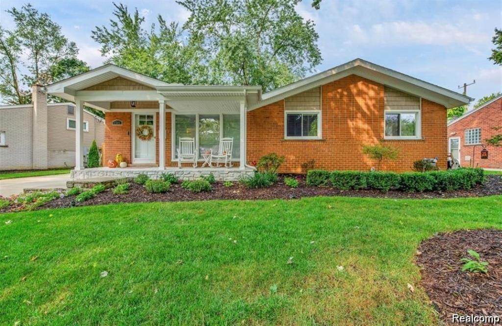 1341 Catalpa Drive - Photo 1