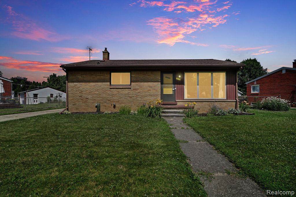 615 Lincoln Street - Photo 1