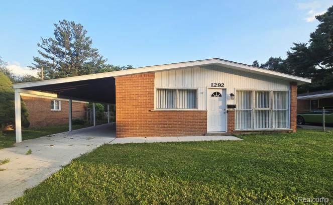 1292 Moulin Avenue - Photo 1