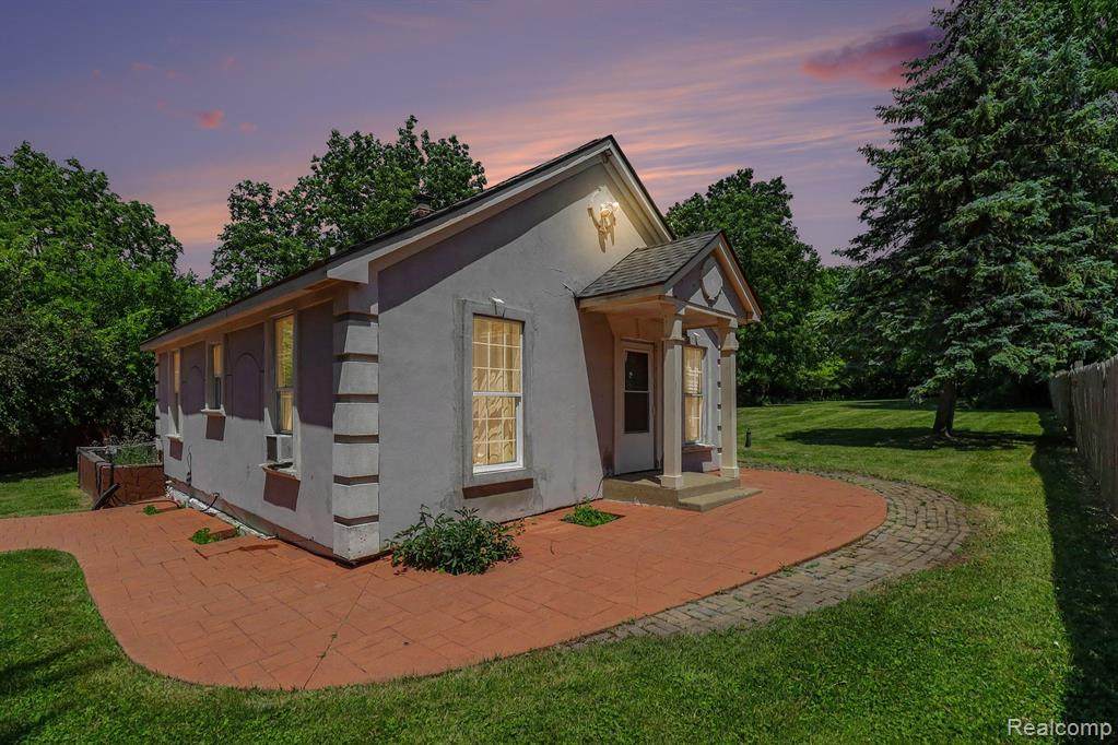 235 Alberta Street - Photo 1