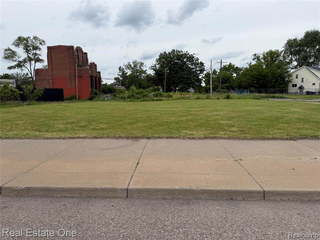 6510 Warren Avenue - Photo 1