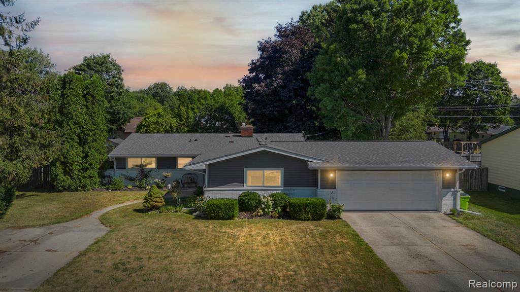 9194 Oakview Drive - Photo 1