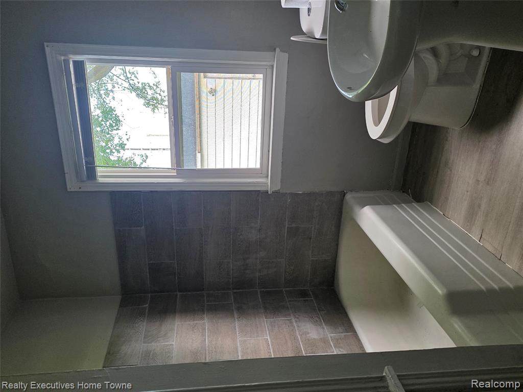 16409 Owen Avenue - Photo 1