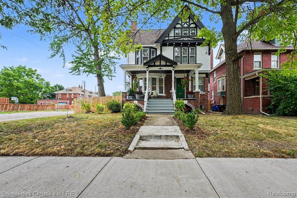 605 Atkinson Street - Photo 1