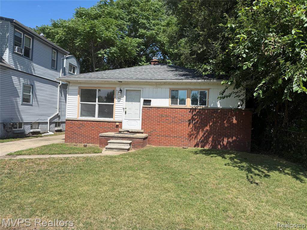 1967 Garrick Avenue - Photo 1