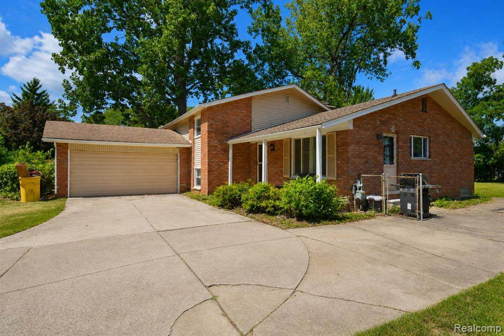 8522 Hampton - Photo 1