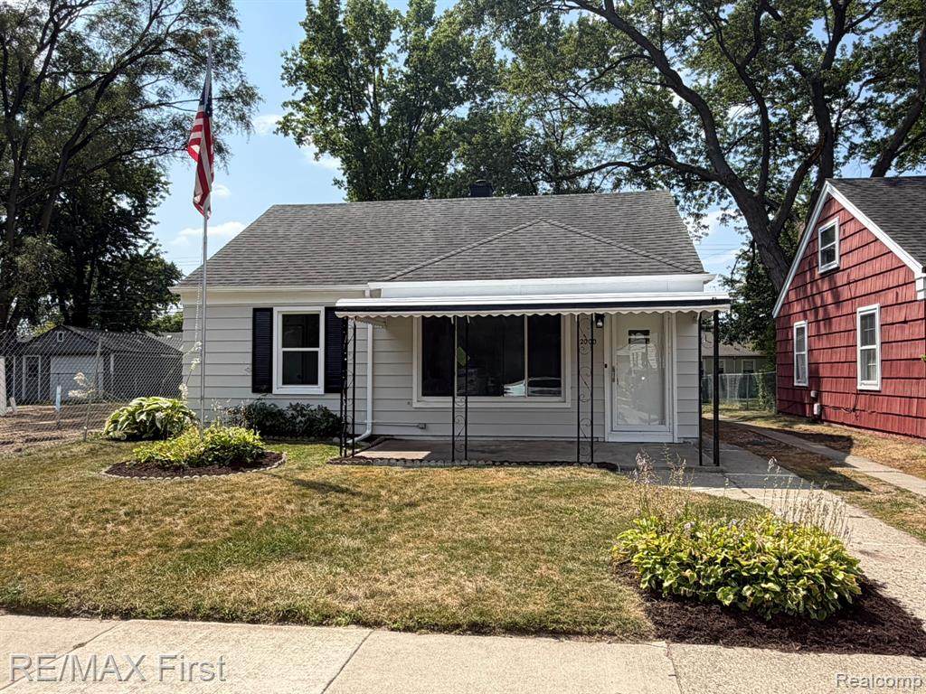 2000 Moorhouse Street - Photo 1