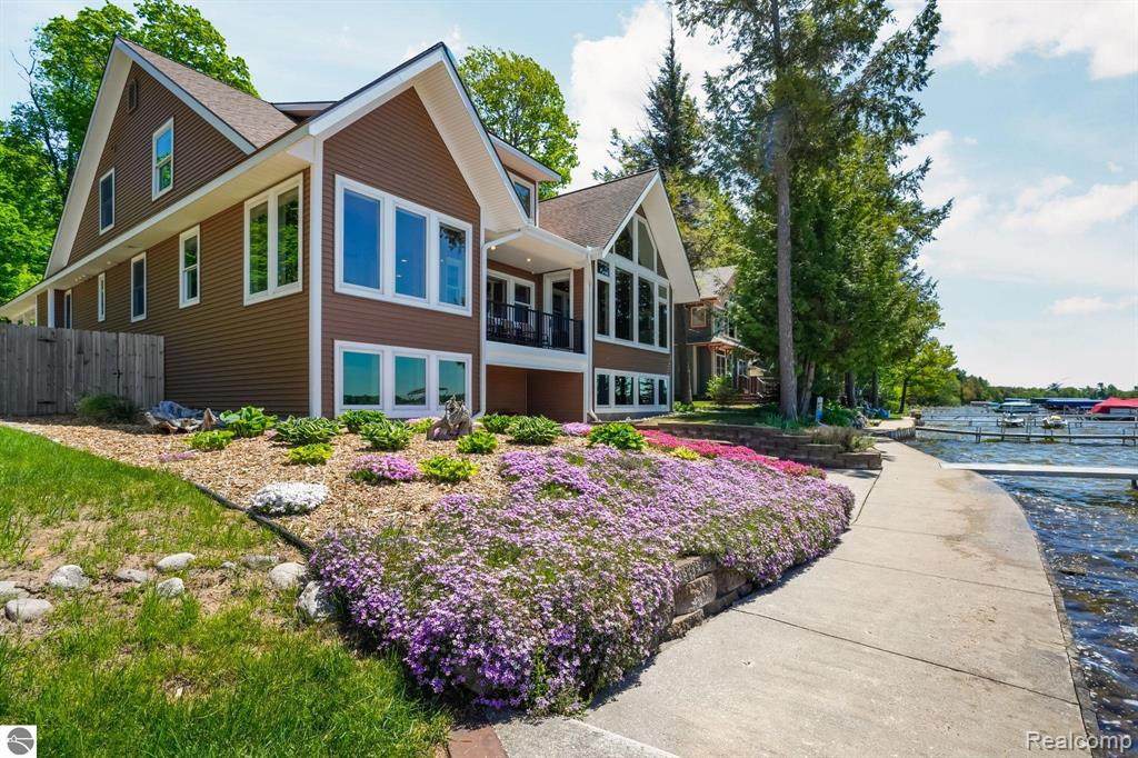 4805 Shore Drive - Photo 1