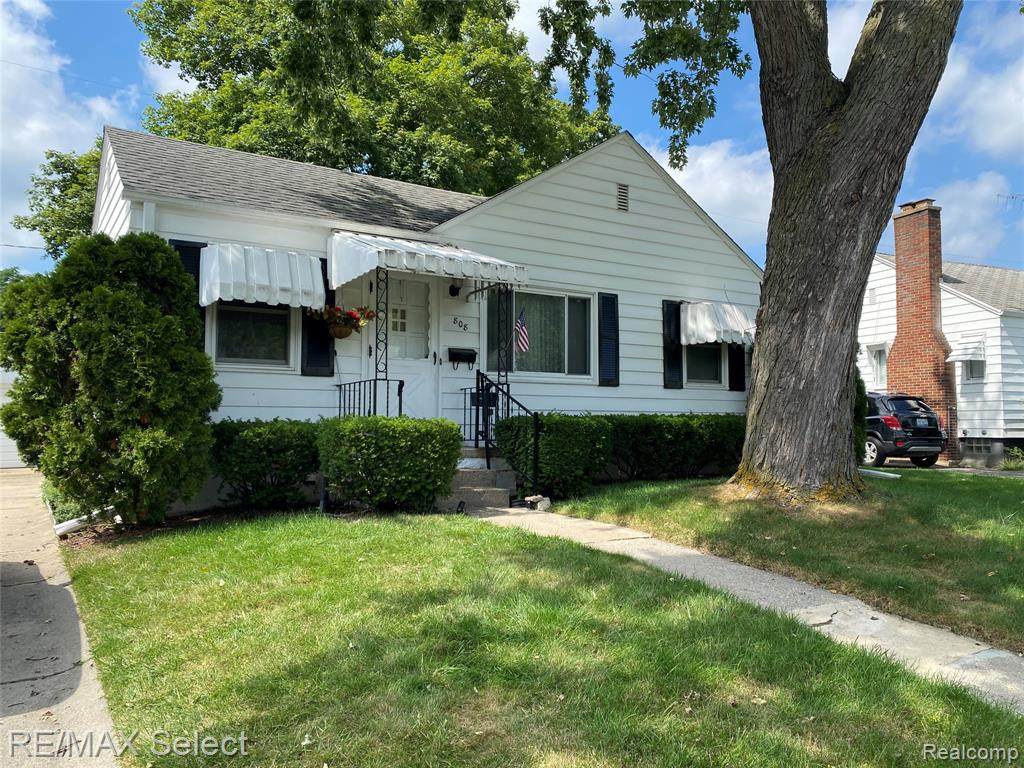 808 Mann Avenue - Photo 1