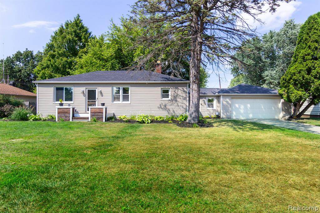 5555 Botsford Avenue - Photo 1