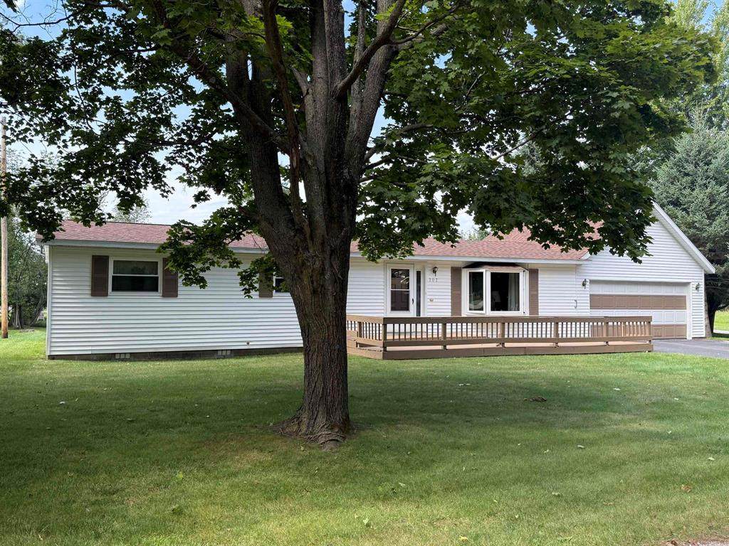 707 Sawyer - Photo 1