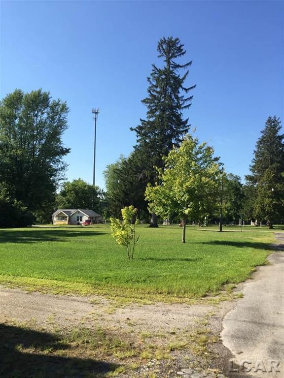 152 Center - Photo 1