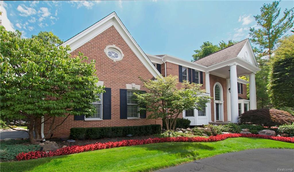 990 Wellsley Court - Photo 1