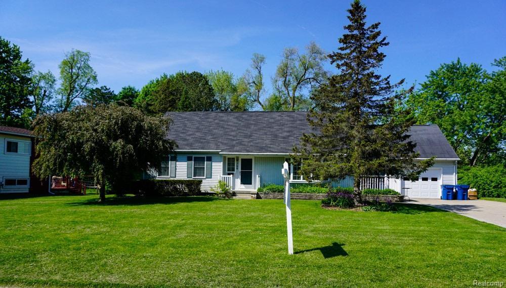 709 Baywood - Photo 1