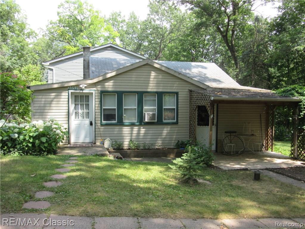 3057 Hillside Drive - Photo 1