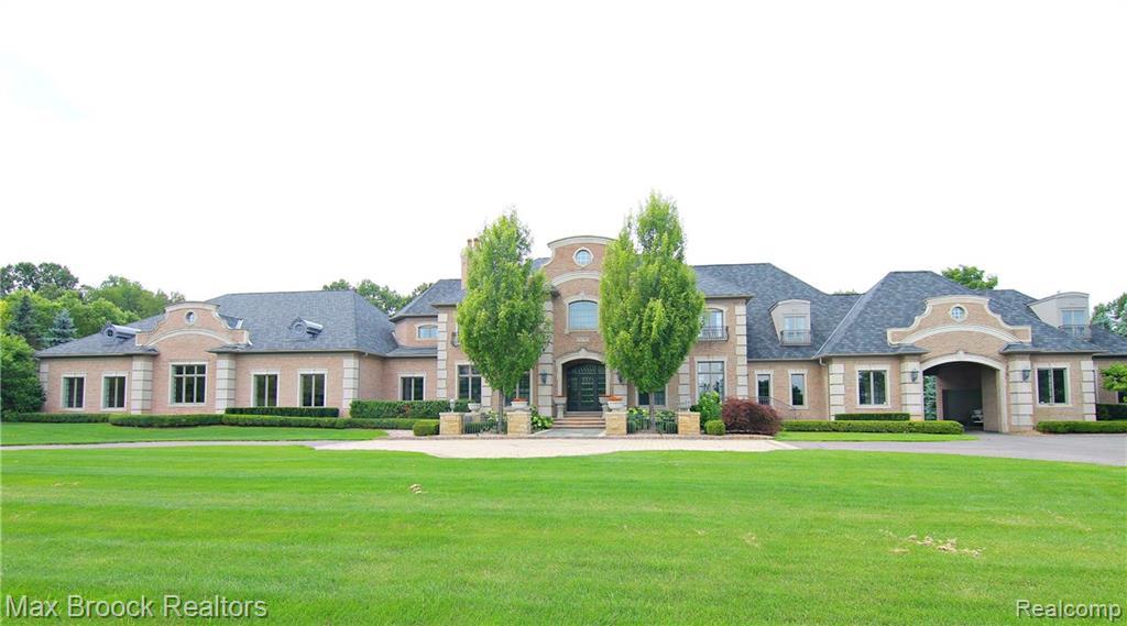 5174 Barrington Drive - Photo 1