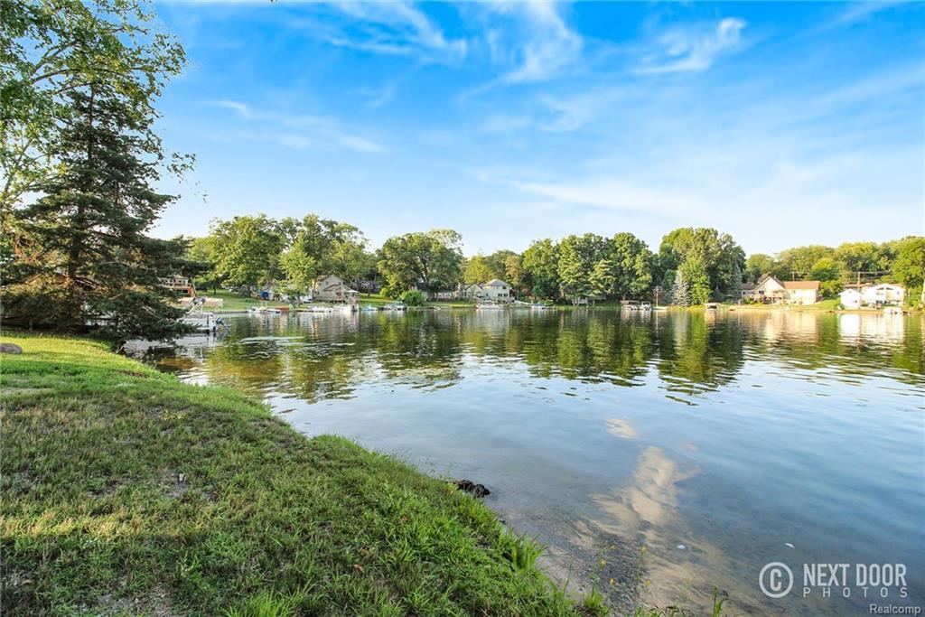 VAC Lakeside Drive - Photo 1