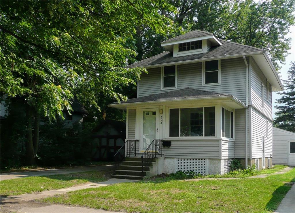 623 8th Street - Photo 1