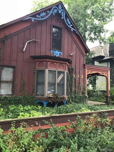 572 Stanley Boulevard - Photo 1