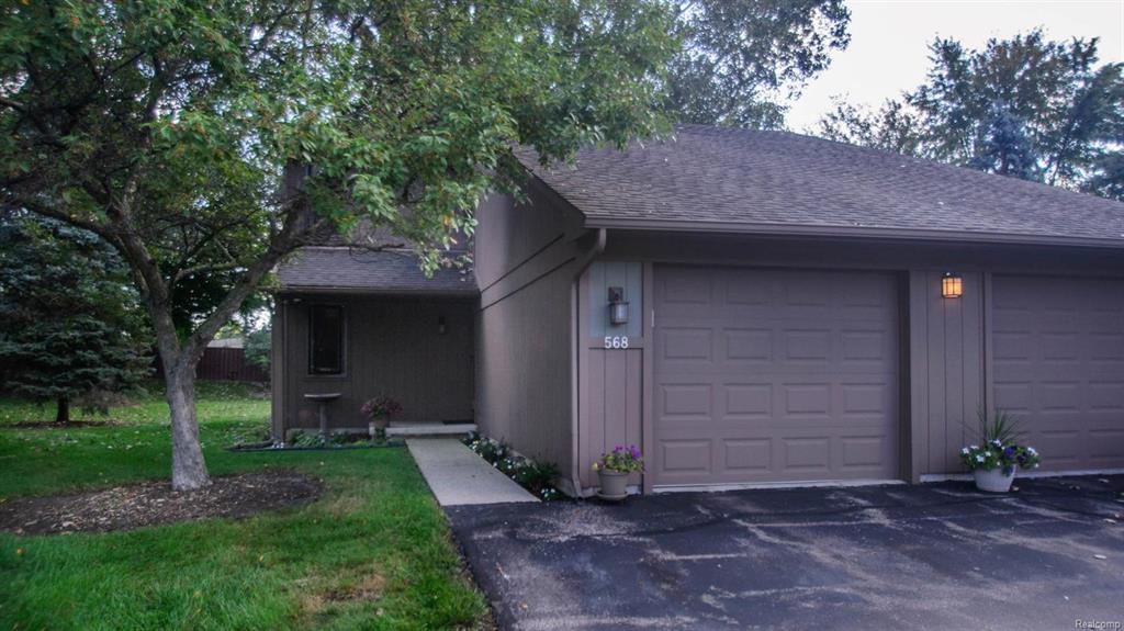 568 Park Place - Photo 1