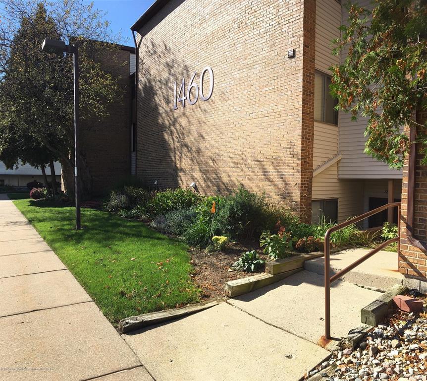 1460 Pond Drive - Photo 1
