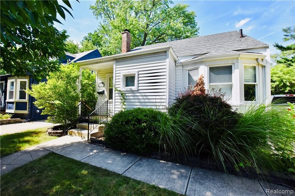 2268 Cambridge - Photo 1