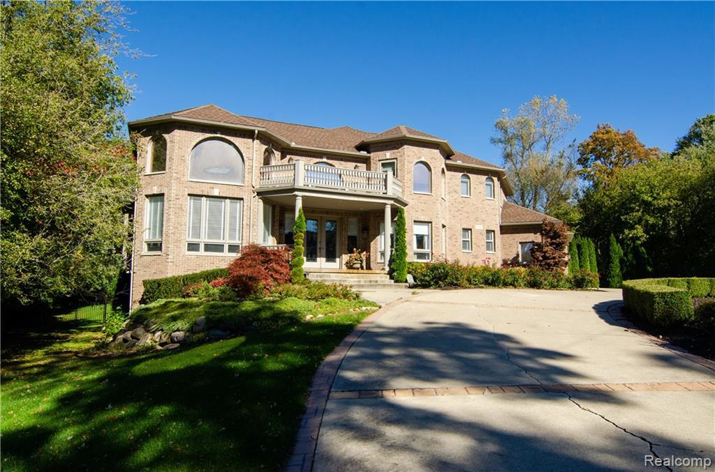 1916 Long Pointe Drive - Photo 1