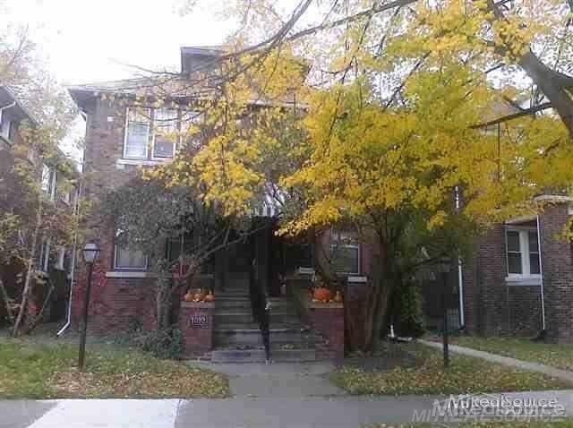 1092 Beaconsfield - Photo 1