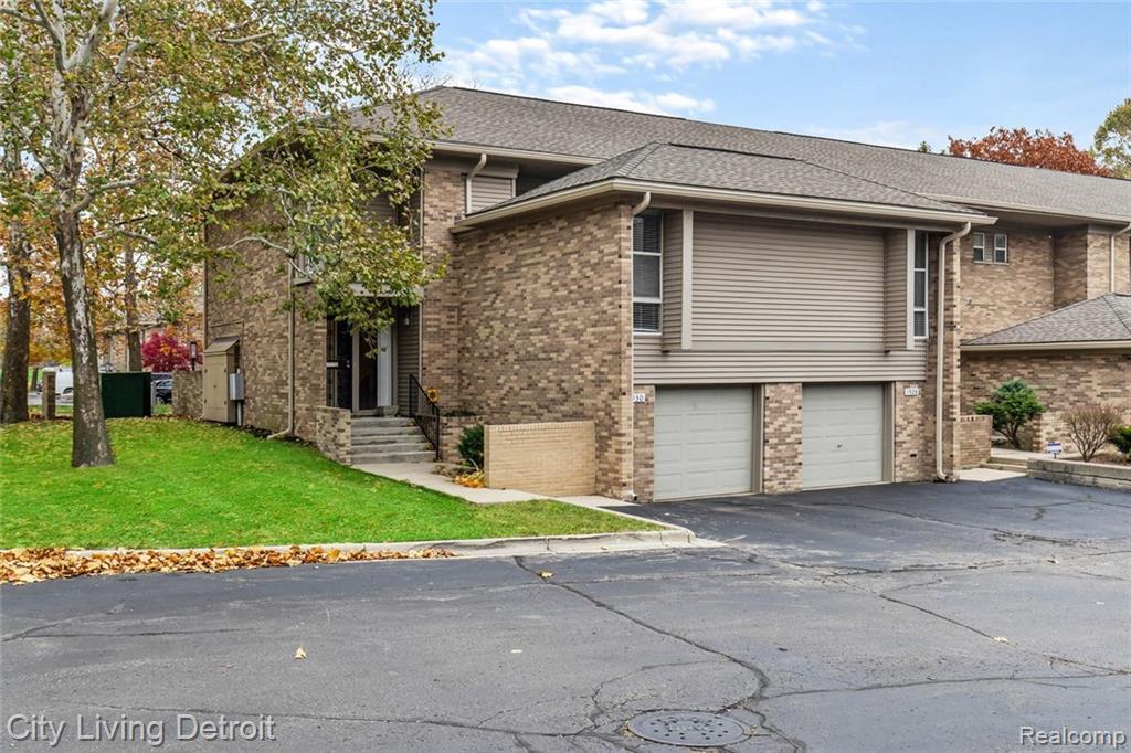1930 Thornhill Place - Photo 1