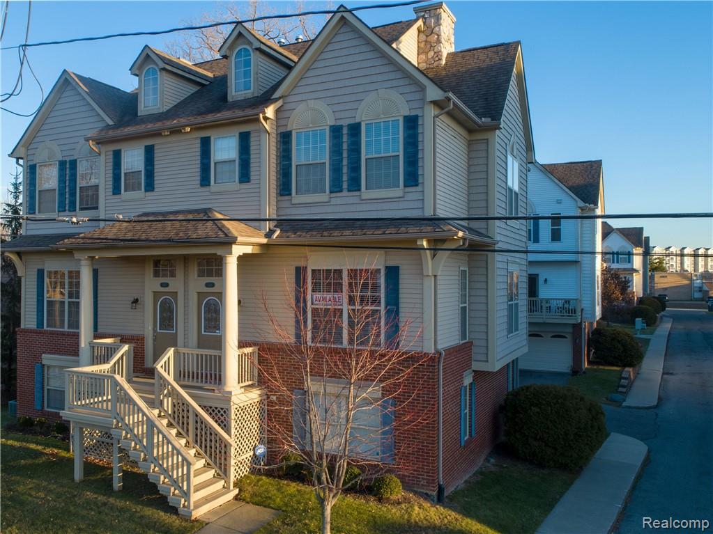 1576 Kessler Avenue - Photo 1