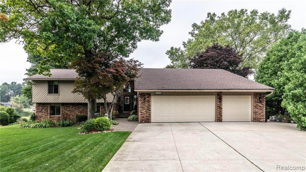 4900 Oakwood Court - Photo 1