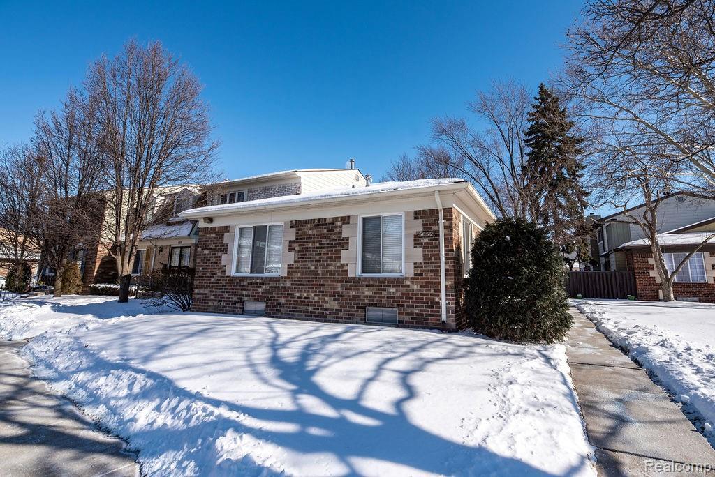 5052 Coventry Street - Photo 1