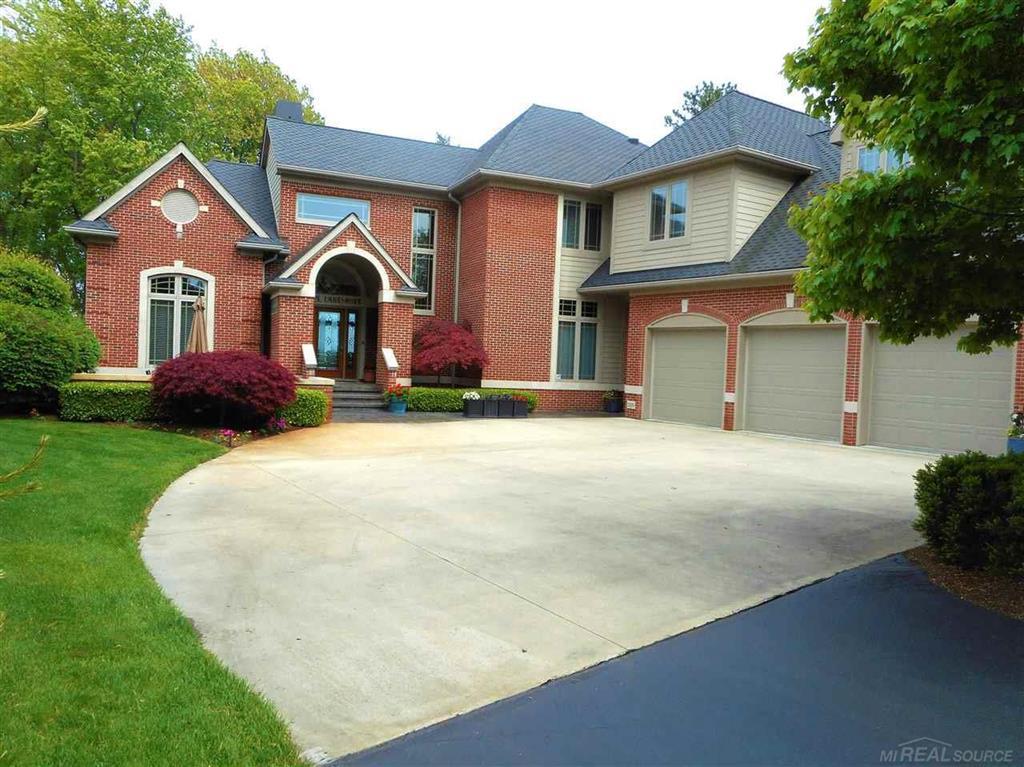 708 Lakeshore - Photo 1