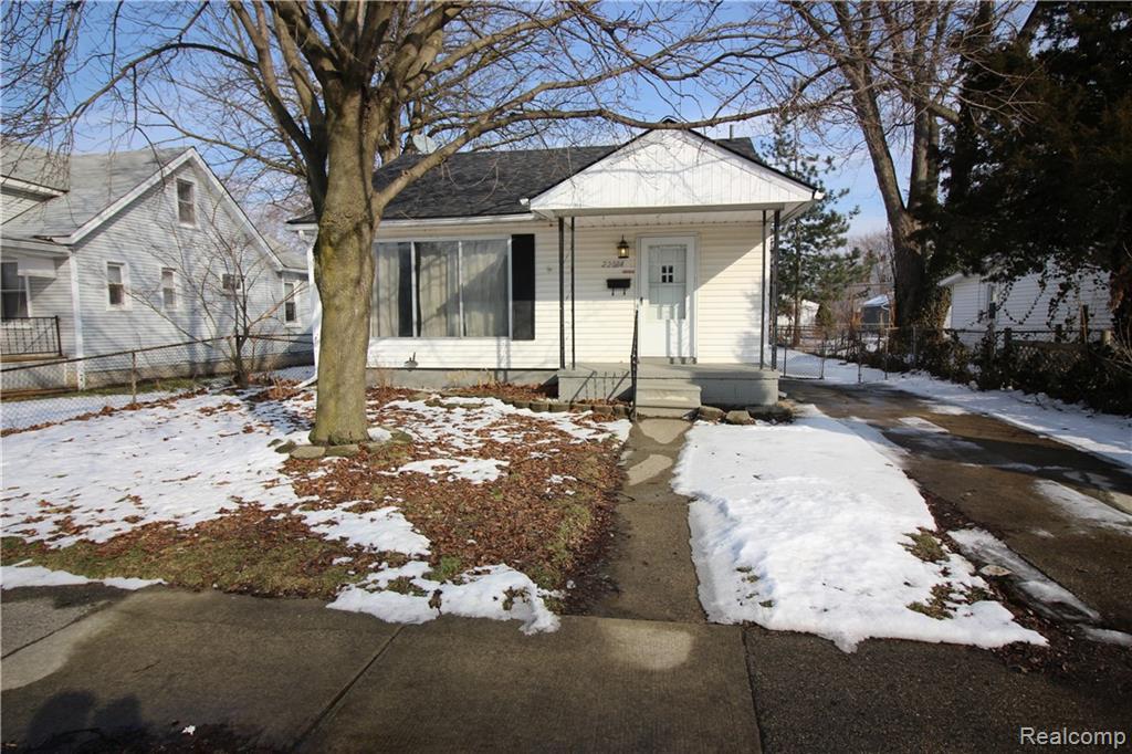 22084 Shakespeare Avenue - Photo 1