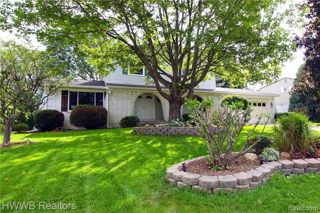275 Lisa Circle - Photo 1