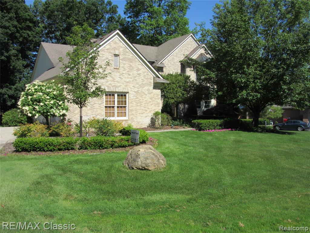 1094 Winding Way - Photo 1