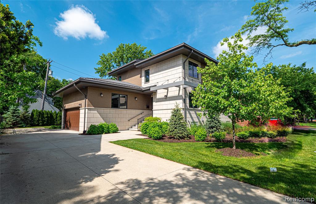 543 Lincoln Street - Photo 1