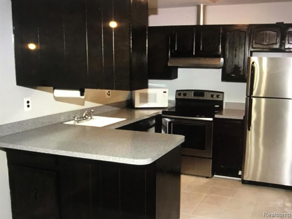 2763 Roundtree - Photo 1