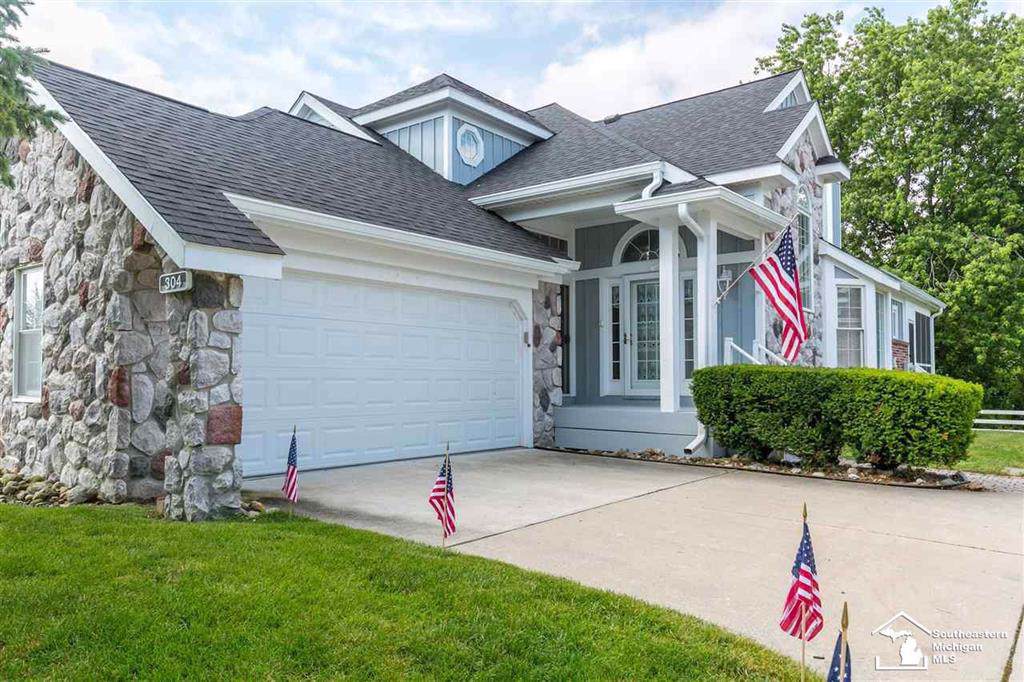 304 Meadowlands Ct. - Photo 1