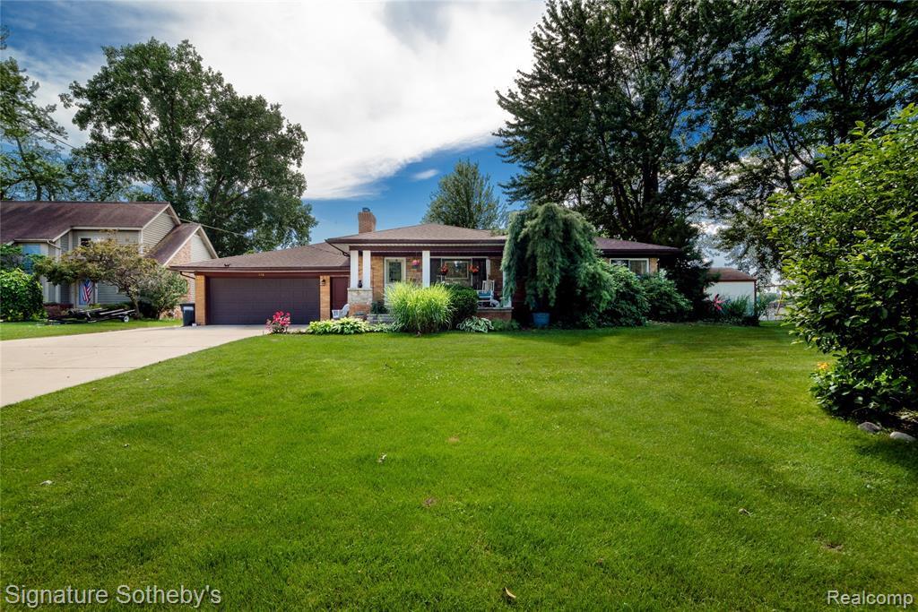 116 Edgelake Drive - Photo 1