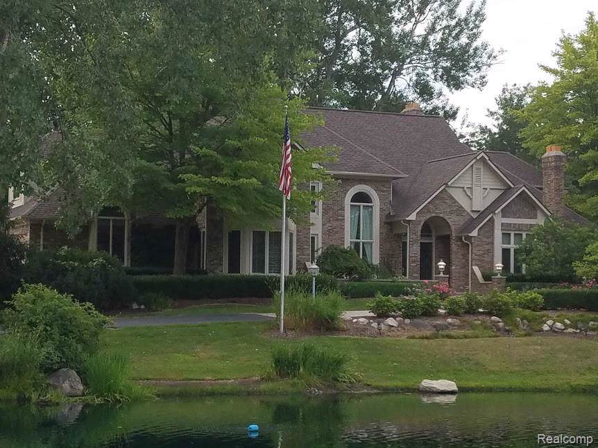 1965 Oak Pointe Drive - Photo 1
